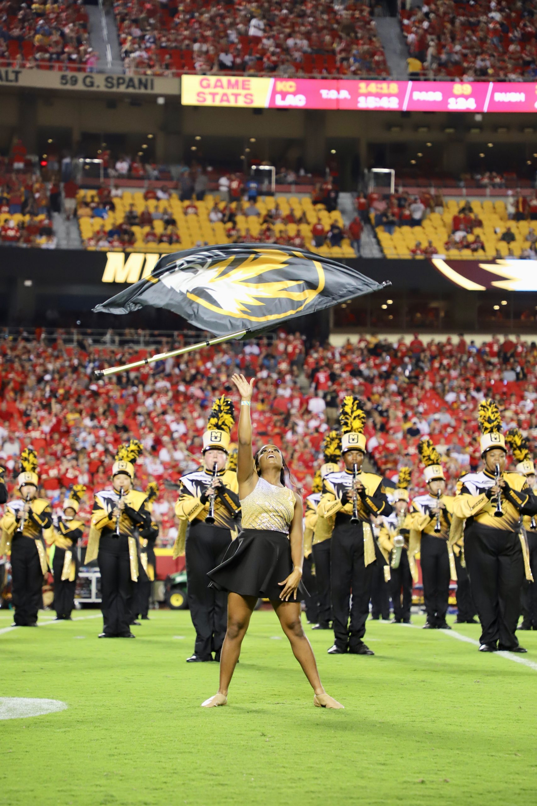2022 Macy's Thanksgiving Day Parade Marching Bands Mizzou Flag Thrower Scaled 1